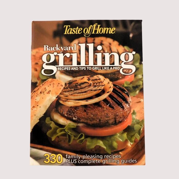 Taste of Home Backyard Grilling 2006 PB Cookbook 330 Recipes Grilling Guide - Picture 1 of 10